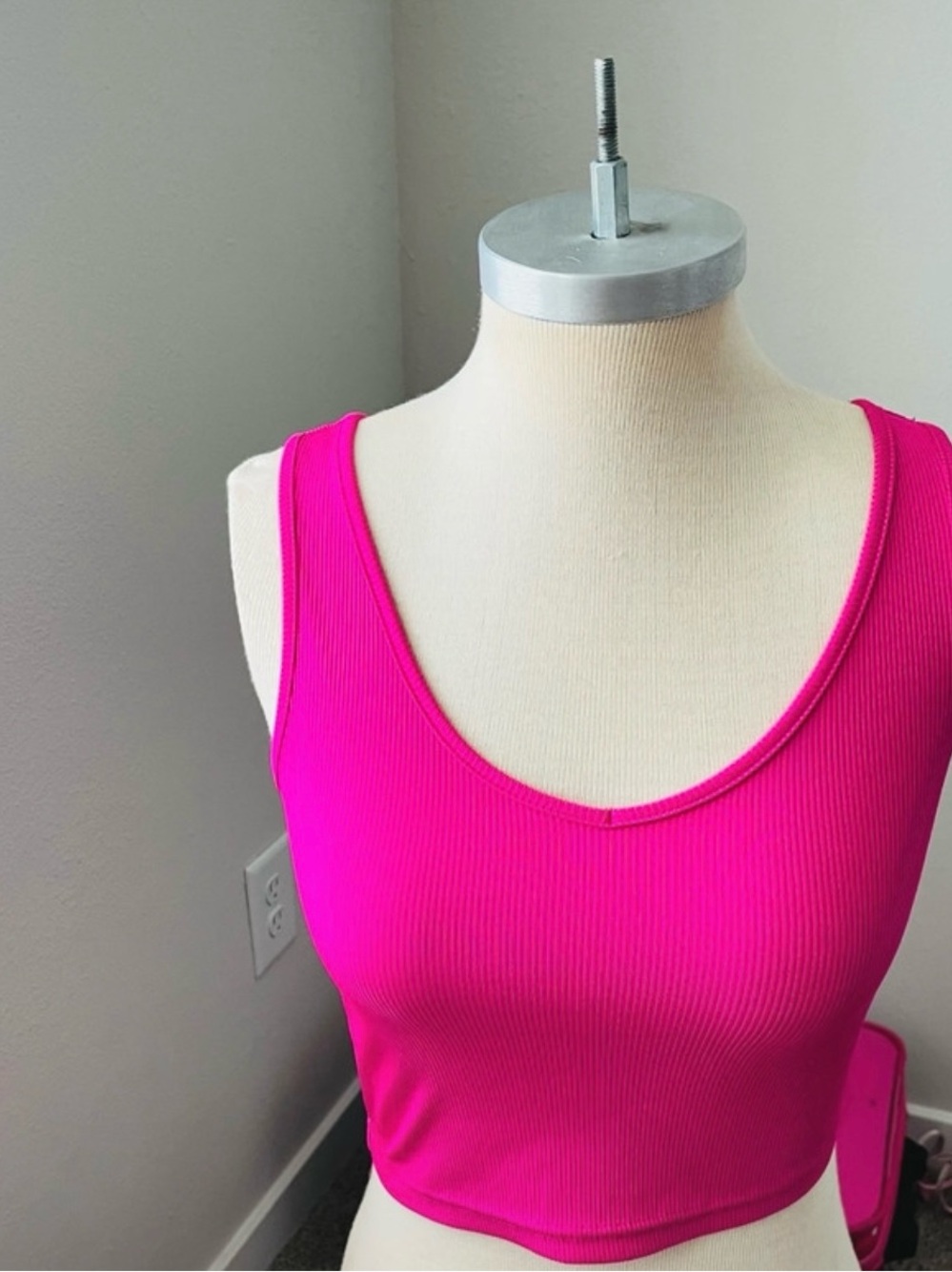 SHEIN Ribbed Scoop Crop Tank Top - Fuchsia Pink Small